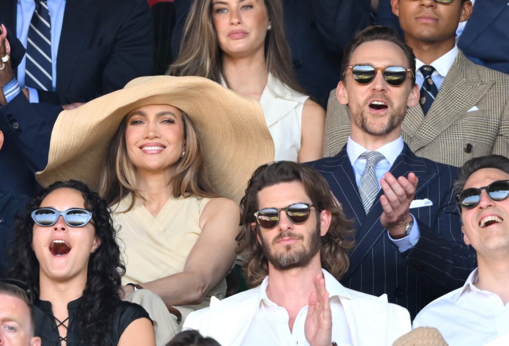 Jennifer Lopez, Tom Hiddleston