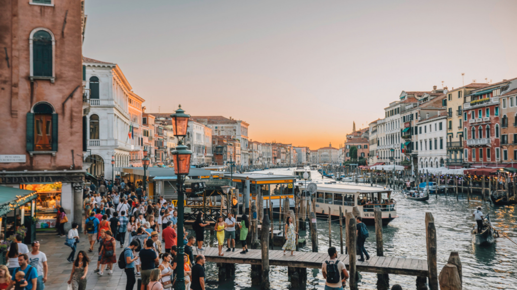 American Couple Breaks Italian Law on Vacation & Locals’ Disgusted Reactions Send Him Into Hiding